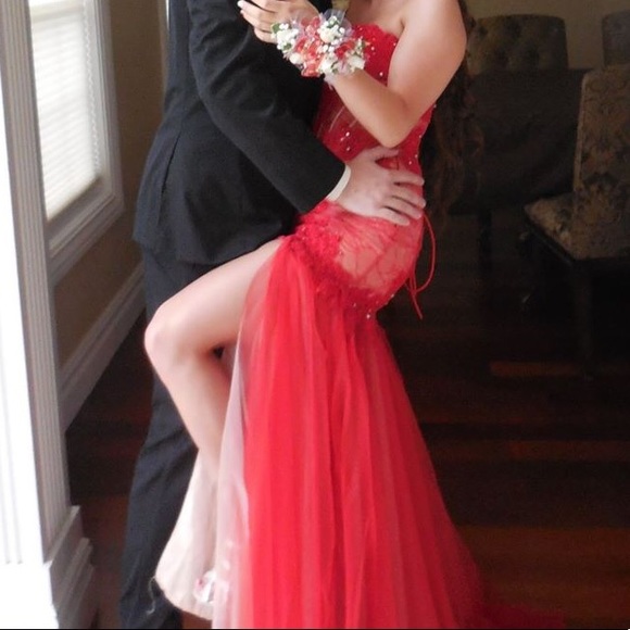 One of a kind red Macduggal prom dress - Picture 5 of 6